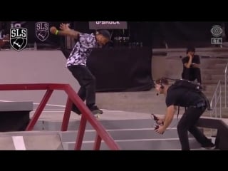 Manny santiago / varial heelflip 50 50 down this rail