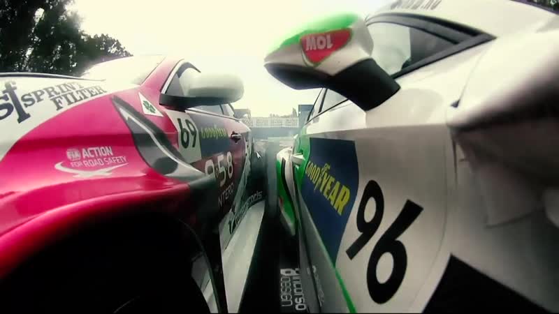 Fia wtcr azcona and vernay clash at turn 2