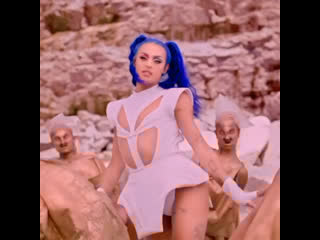 Jelena karleusa, pabllo vittar la bomba (fans)