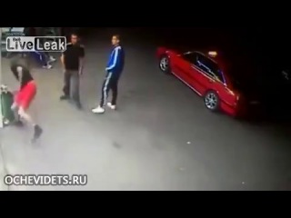 Гопарь получил в лицо