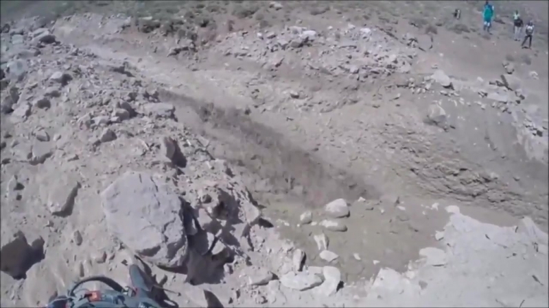 Проводники вовремя услышали приближающийся оползень, сель