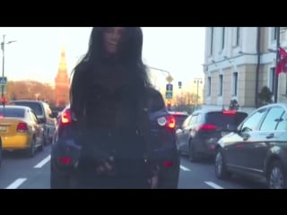 Svetabily in a traffic jam in the city center dances by car светлана билялова