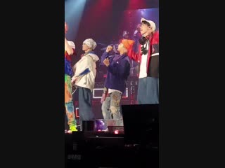 Тэиль порвал штаны ㅋㅋㅋㅋ