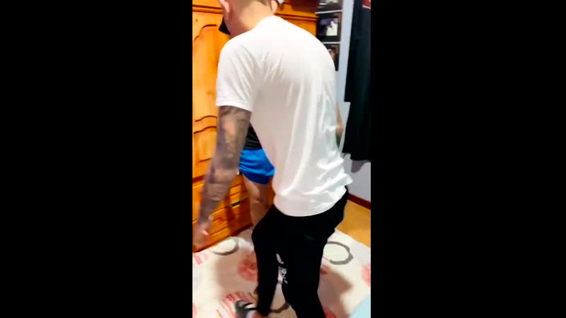 Me dieron ganas de entrenar un poco 💪🏽 así que le pedí ayuda a mi amigo 🌚 lo que no sabía es que