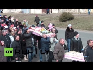 Ukraine distraught family bring 18 yr old polina to grave in konstantinoa