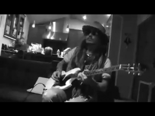 Johnny depp playing awesomely! in guitar solo (with alice cooper)