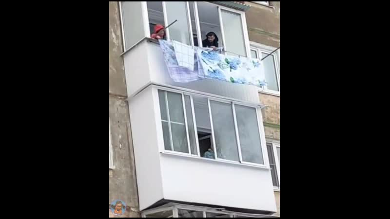 Наша любимая соседка снизу