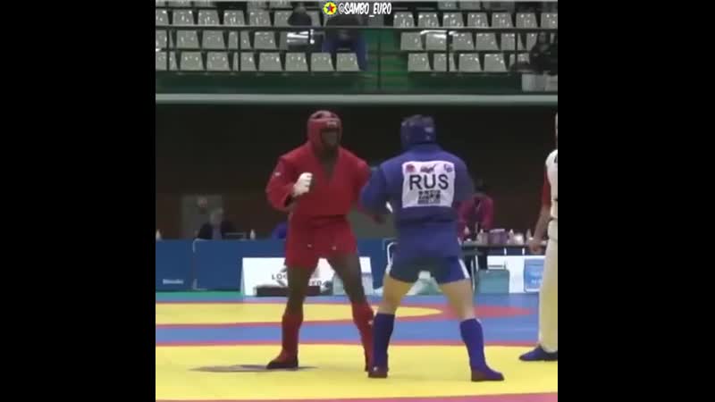 Подловил и уложил 👊