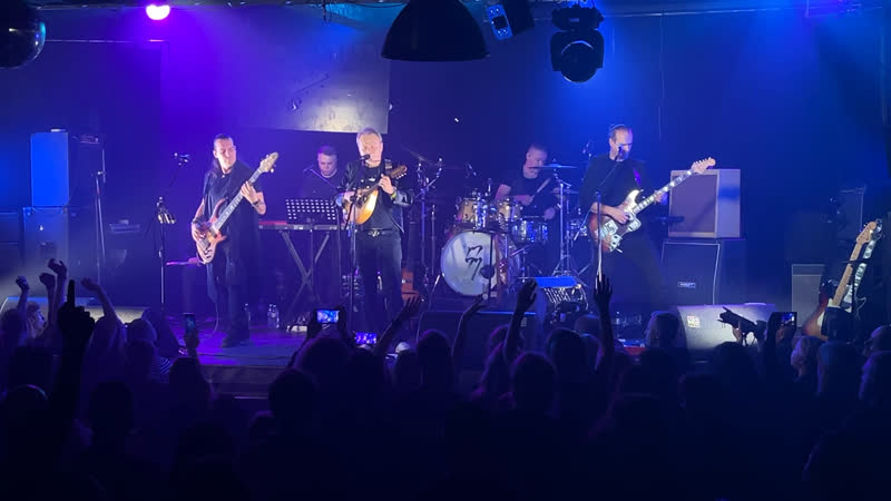 Оргия праведников, клуб glastonberry