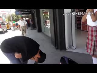 Beso o patada en los testiculos