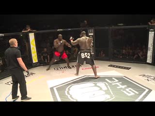 Shc xii bombardier (b52) vs rocky balboa mma