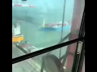 Container ship ren jian 15 went out of control while maneuvering to berth at na ( 480 x 480 ) mp4