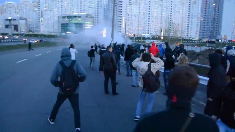 Бойня в киеве титушки и милиционеры часть 1