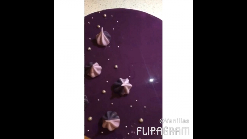 Муссовый тортик с черничным конфи