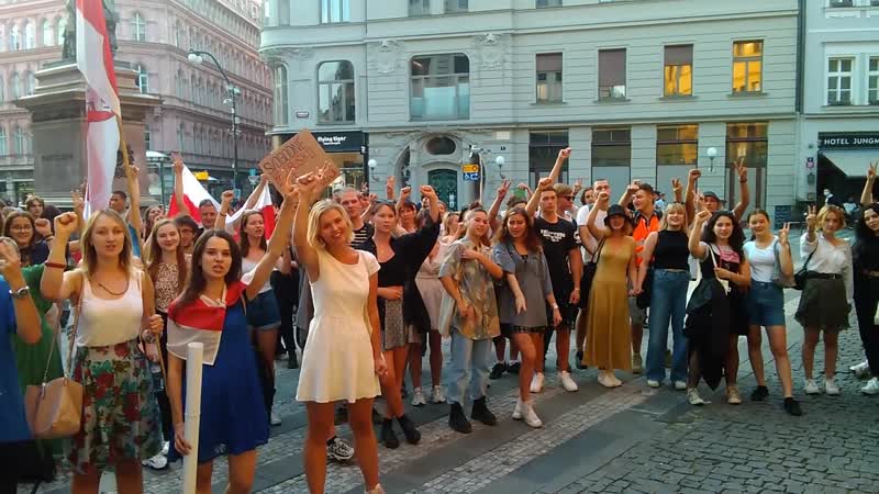 Чешские студенты прошлись маршем в знак солидарности с беларусью (2)
