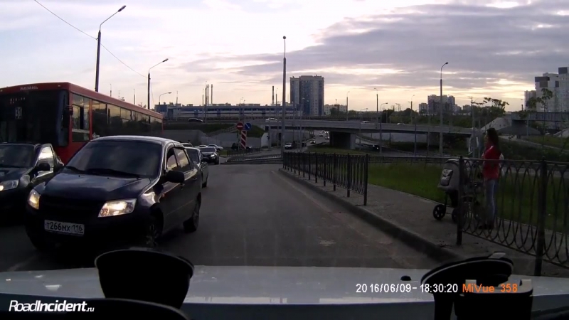 Неудачно пропустили пешеходов в казани