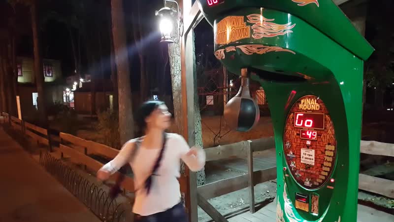 [fun first] девушка выбивает в грушу 996 очков )