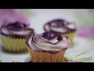 Two tone buttercream rose cupcake tutorial