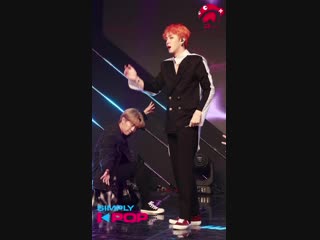 Fancam | 181026 | kim dong han «good night kiss» [simply k pop]