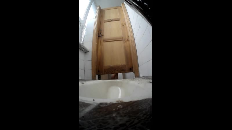 Порно видео скрытая камера в туалете колледжа