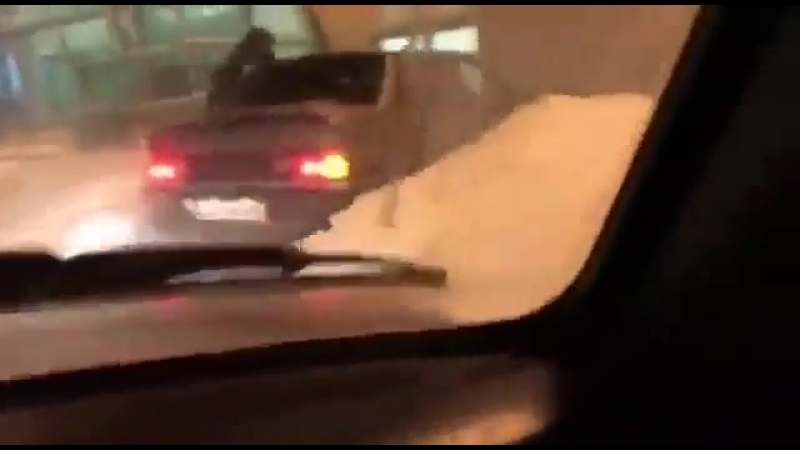 Погоня за пьяным водителем и въезд прямо в аэропорт на машине
