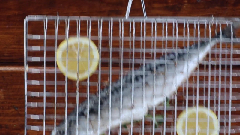 Видео рецепт скумбрия с тархуном на гриле