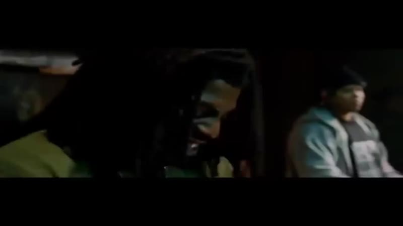 Эминем ваще ахуел и застраховал себе белую жопу нахуя бляяяяядььь