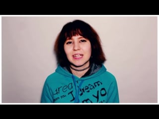 Украинские школьницы на уроке физкультуры