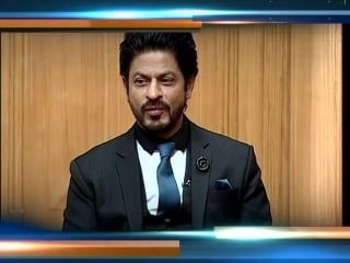 Shahrukh khan feels he is greater than amitabh bachchan ¦ aap ki adalat