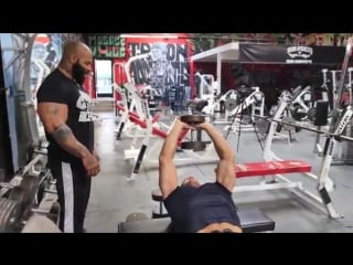 Тренироа трицепса и состязание ct fletcher, big rob, denis semenikhin