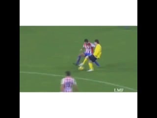 Messi is to nasty panna show