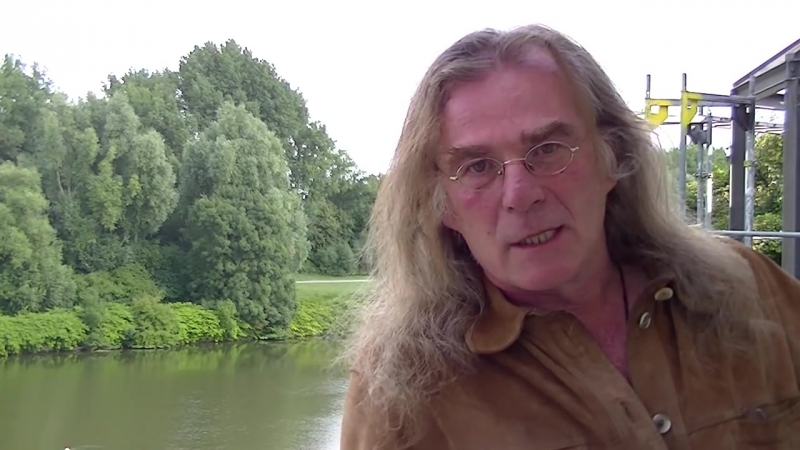 Das intelligente öl (the black goo) interview mit bernhard wimmer