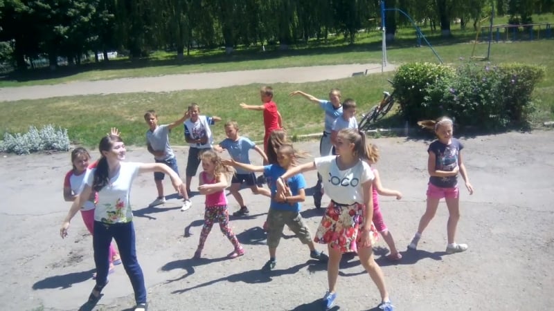 Танець 1 загону під пісню " лиза fox динамит"