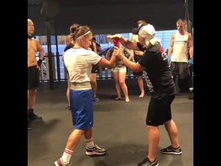 Статическая постаноа удара👊🏻