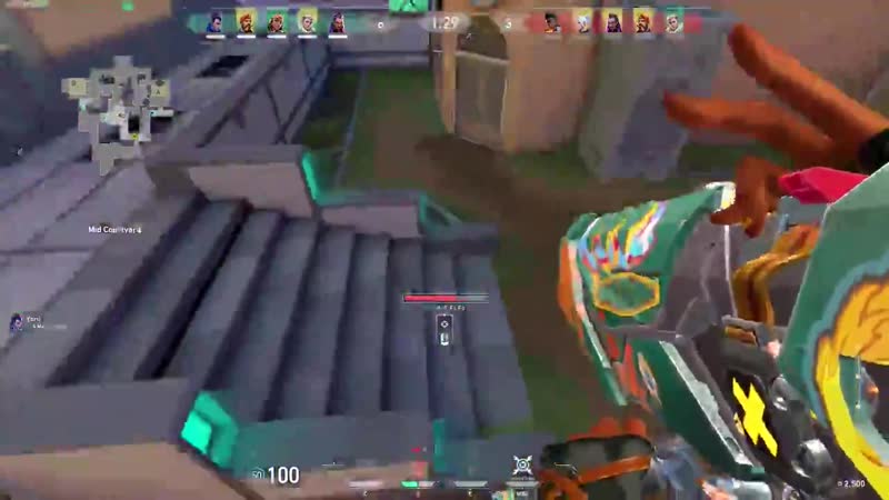 Korean streamer playing overwatch on raze