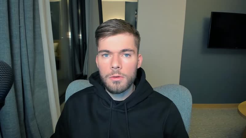 Как заставить девушку скучать по тебе?