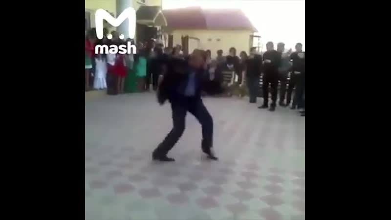 Сотрудник дпс станцевал и открыл огонь из пистолета на свадьбе