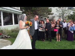 Dad surprises daughter by walking her down the aisle at her wedding