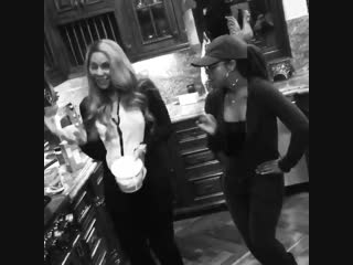Tamar winning tonight here is a throwback video of tamar and toni braxton doing cooking karaoke to mariah carey