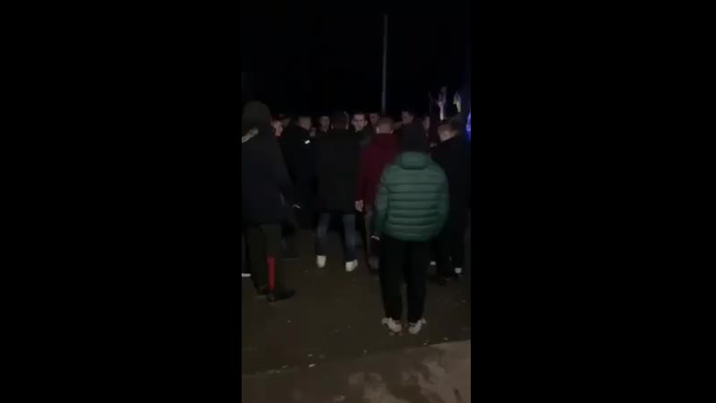 В парня в красном вселился демон в процессе массового пиздежа
