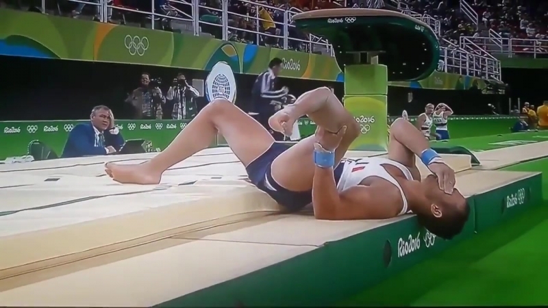 Французский гимнаст сломал ногу (получил двойной перелом голени) на олимпиаде 2016 в рио