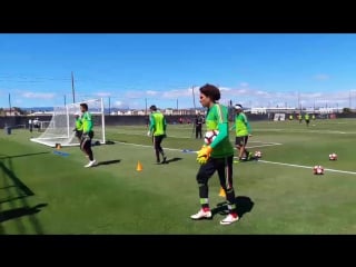 ‏@mexicoworldcup mexico's three goalkeepers training which one should start vs chile?