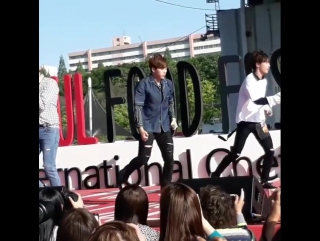 05 05 2017 fancam u kiss (jun focus) manmanhani @ picnic on the bridge seoul food festival 2017
