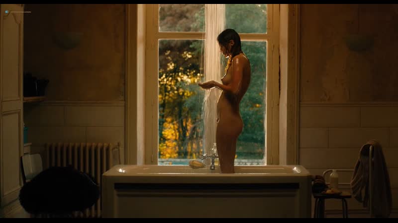 Криста тере (christa théret nude scenes in "gaspard va au mariage" 2017)