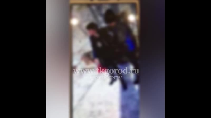 Школьники издеваются над сверстницей март 2020