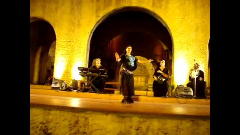 Najwa junto a nicolas kirlis en tierra santa solo de derbake
