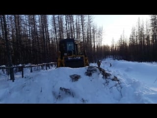 Бульдозер делает траншею в плейстоценовом парке 4