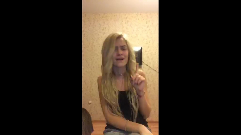 Анна корнильева в periscope "споем??)" (трансляция от )