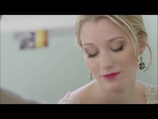 Ashley hinshaw en toute beauté