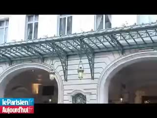 Gisele bündchen ipanema launch in paris april 8, 2010